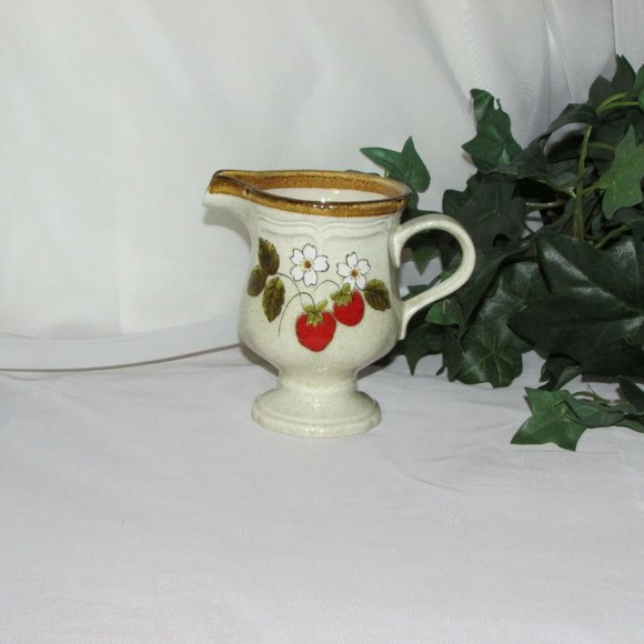 Mikasa Strawberry Festival Stoneware Creamer EB801 Vintage Cottagecore - Picture 6 of 9